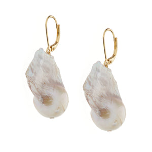 pearl earrings 